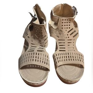 Women's Neutral Cutout block heel Sandals - Beige